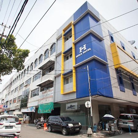 Reddoorz Near Pasar Turi Station Hotell Kapasari Exteriör bild