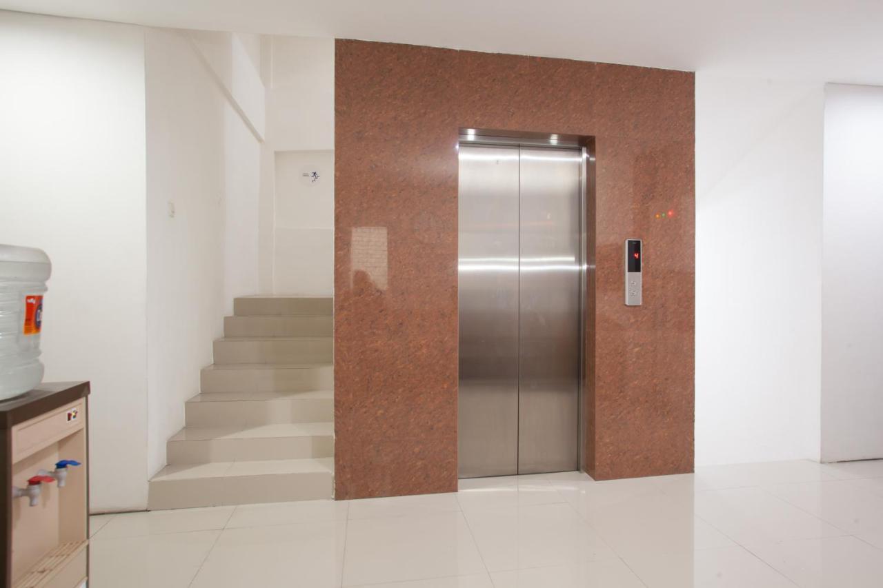 Reddoorz Near Pasar Turi Station Hotell Kapasari Exteriör bild