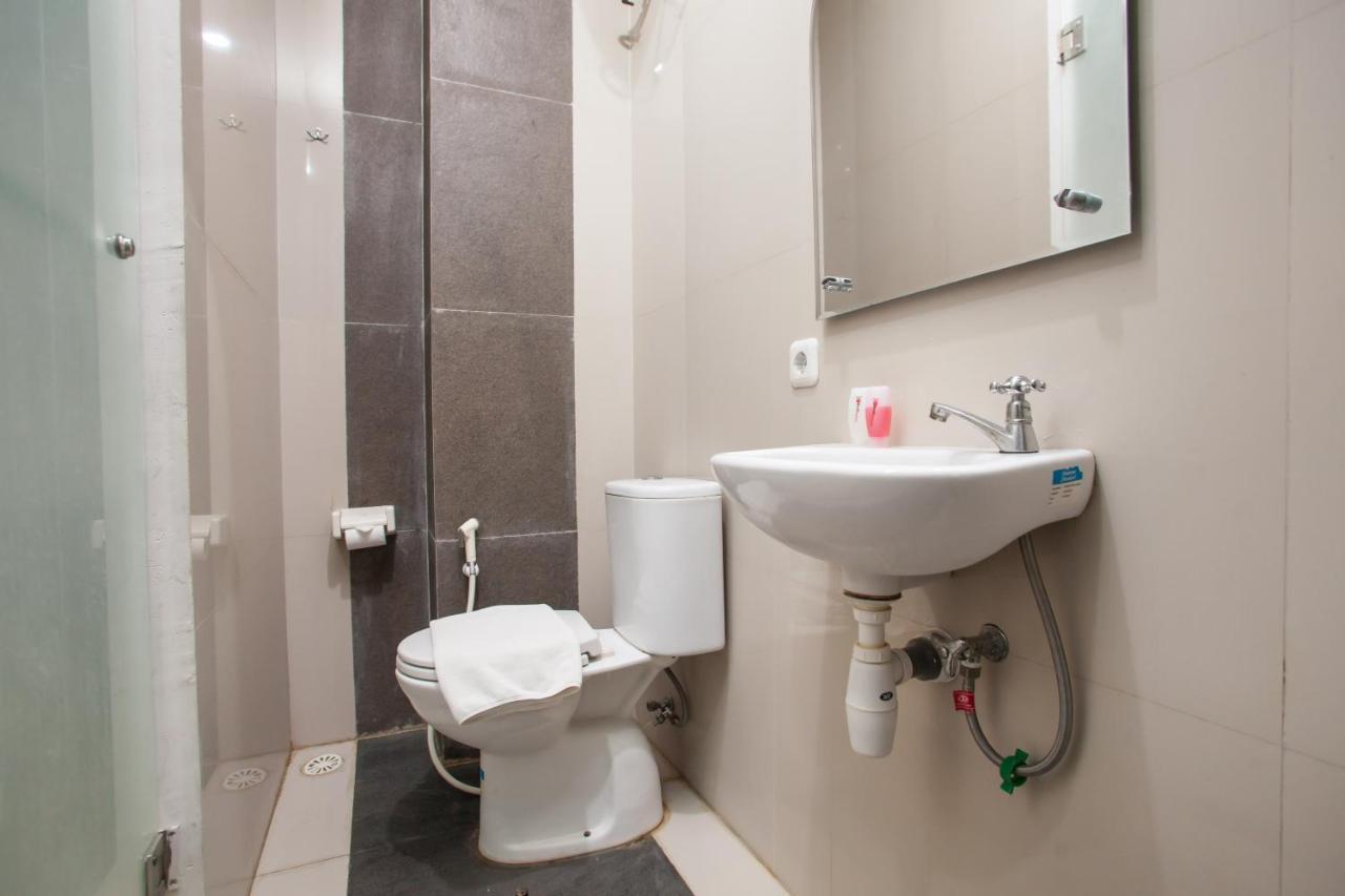 Reddoorz Near Pasar Turi Station Hotell Kapasari Exteriör bild