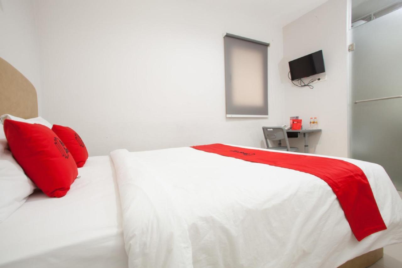 Reddoorz Near Pasar Turi Station Hotell Kapasari Exteriör bild